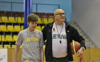 Talentingieji Lietuvos jaunuoliai patirties sėmėsi iš garsių krepšinio specialistų